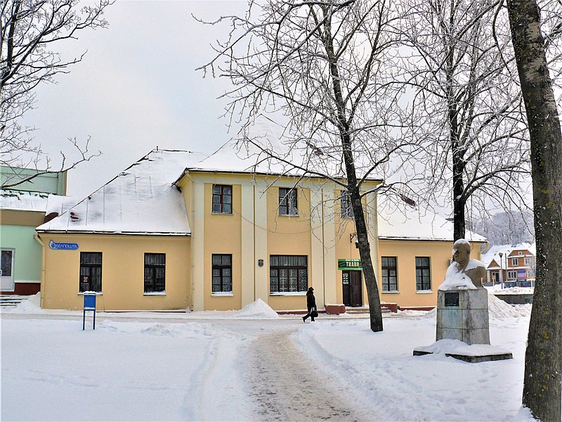 File:Station in Navahrudak.JPG