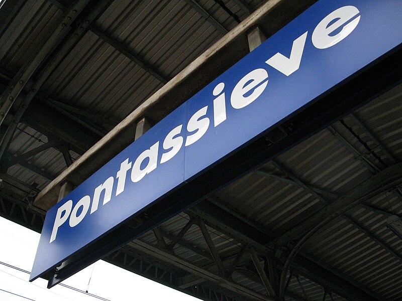 File:Stazione di Pontassieve.jpg