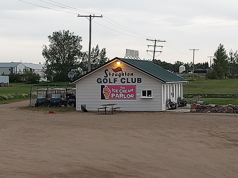 File:Stoughton, Sk clubhouse & tourist info centre.jpg