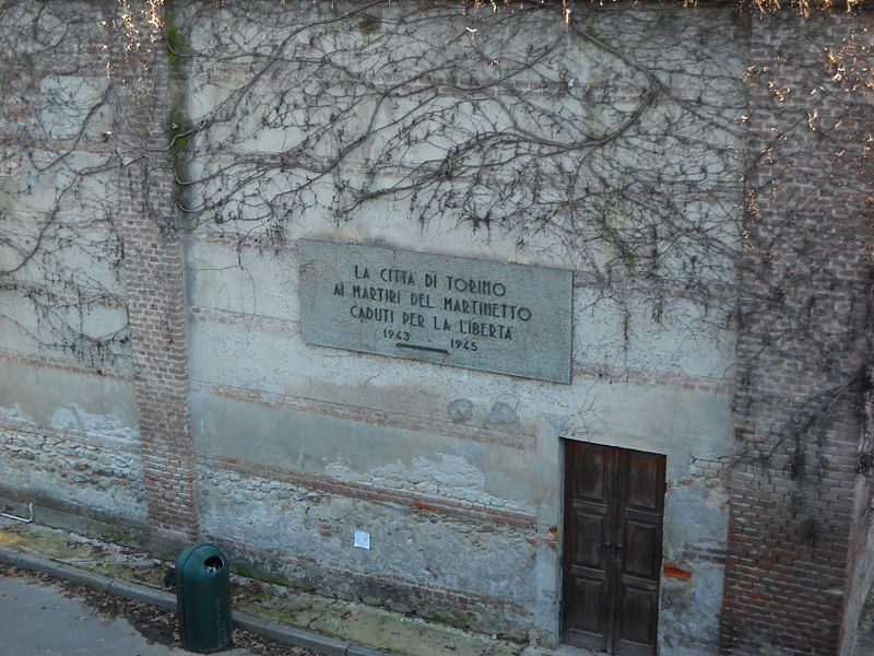 File:Targa commemorativa nel Sacrario.JPG