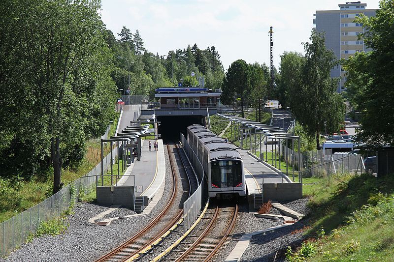 File:Tbane på Munkelia (2016-07-24).jpg