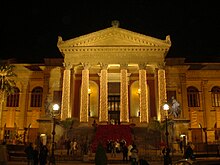 Le colonne del Massimo luminose durante il natale