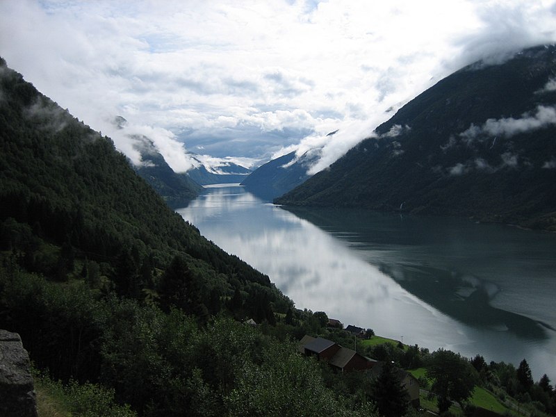 File:The Fjærland fjord.jpg