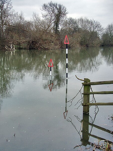 File:The Thames near Dorchester - geograph.org.uk - 640142.jpg