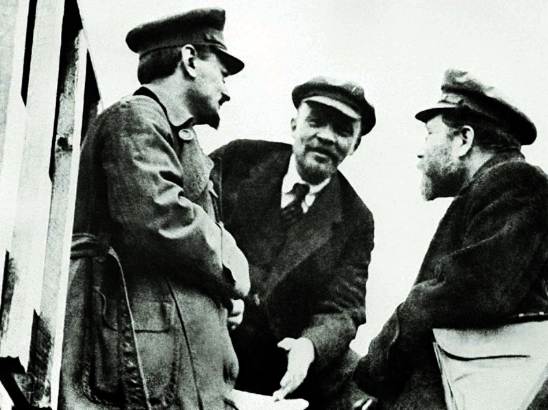 File:Trotsky, Lenin, Kamenev (1919).jpg