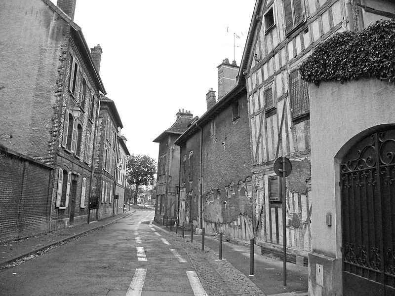 File:Troyes - Rue Saint-Denis (2).jpg