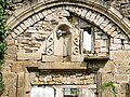 Tympan du cloître ruiné de l'ancienne abbaye.jpg