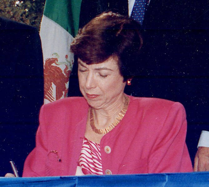 File:U.S. Trade Representative Carla A. Hills, at the initialing ceremony for the North American Free Trade Agreement in San Antonio, TX, October 7..jpg