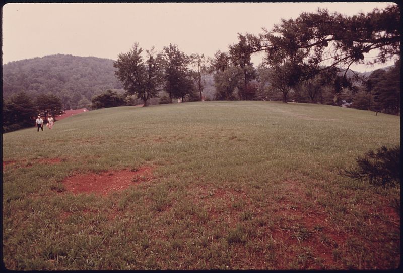 File:UNICOI HILL, SITE OF PLANNED RECREATIONAL FACILITIES FOR THE SMALL TOWN OF HELEN, GEORGIA, NEAR ROBERTSTOWN. ONE... - NARA - 557659.jpg