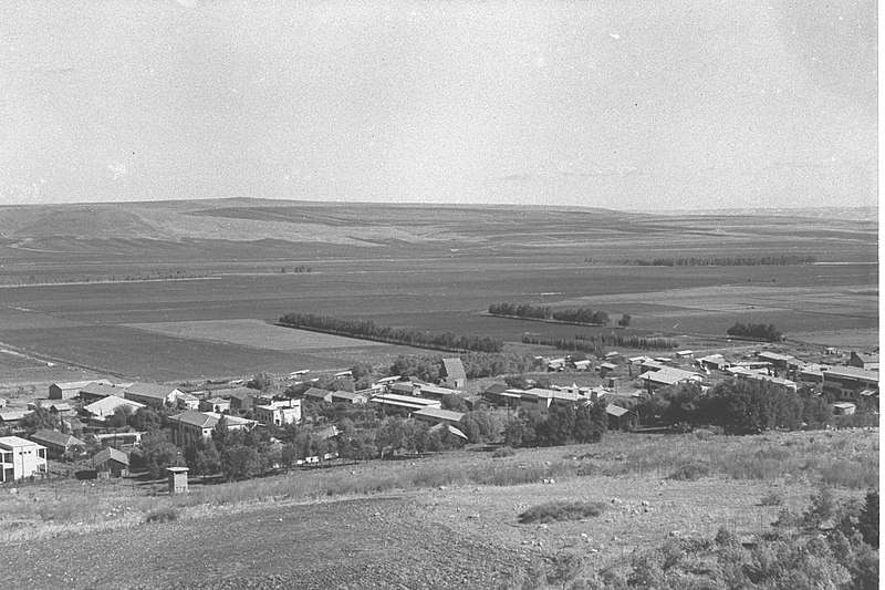 File:VIEW OF KIBBUTZ BEIT ALFA IN THE JEZREEL VALLEY. מראה כללי של קיבוץ בית אלפא בעמק יזרעאל.D14-094.jpg