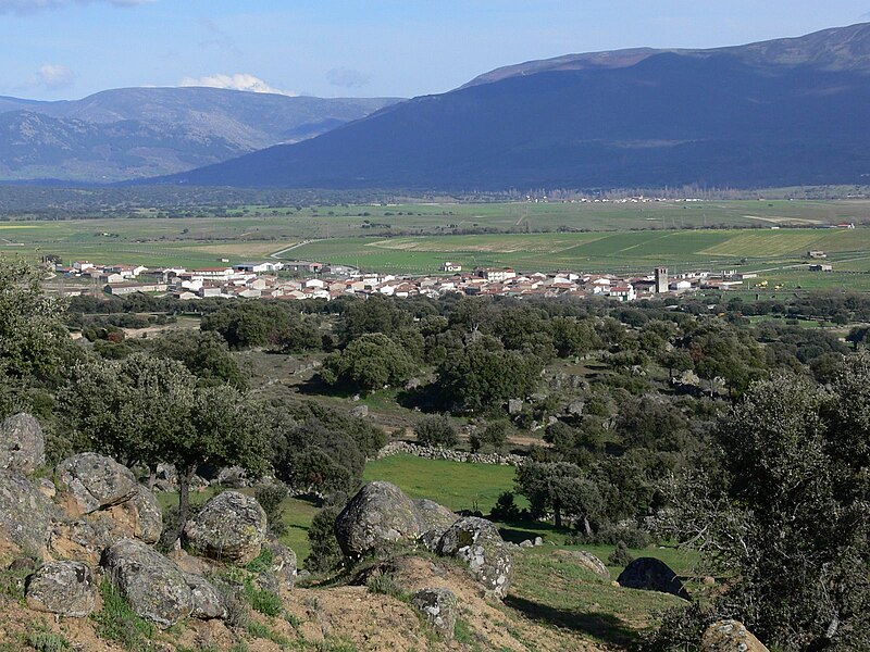 File:Valle del corneja2.JPG