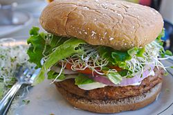 Veggie burger flickr-gebruiker Divinemisscopa creative commons.jpg