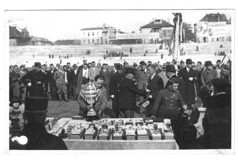 File:Velodrom, díjkiosztás - 1928.10.07 (26).tif