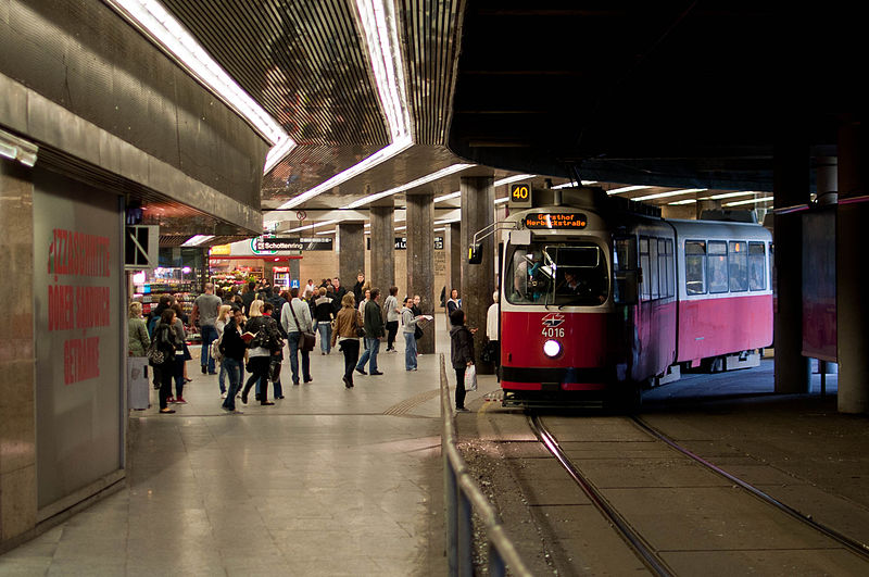 File:Vienna Trolley 4016 (5591506589).jpg