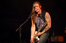 Ville Laihiala de Poisonblack actuando en el festival Rakuuna Rock 2014 en Lappeenranta, Finlandia.