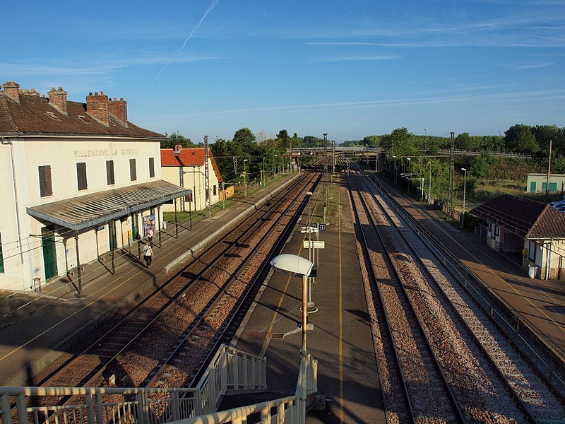 File:Villeneuve-la-Guyard-FR-89-gare-10.jpg