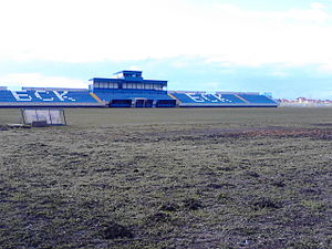 Blick auf die Haupttribüne während der Winterpause (2013)