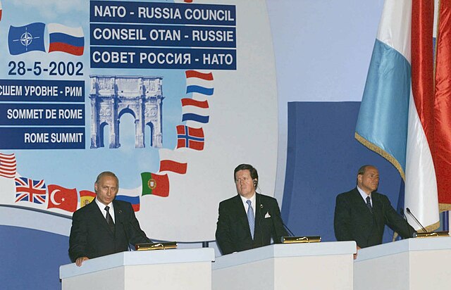 Robertson, Italian Prime Minister Silvio Berlusconi and Russian President Vladimir Putin at the Russia-NATO Summit at Pratica di Mare Air Base in Ital