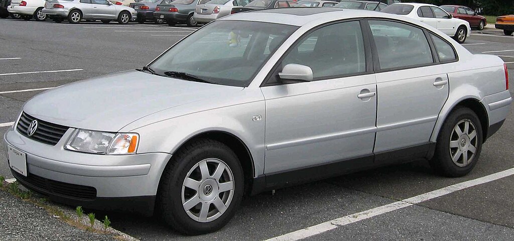 https://upload.wikimedia.org/wikipedia/commons/thumb/7/7e/Volkswagen-Passat-B5-sedan.jpg/1024px-Volkswagen-Passat-B5-sedan.jpg