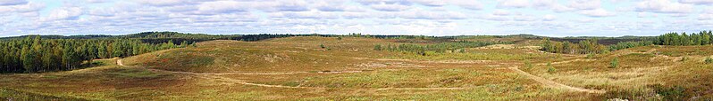 File:WV banner Hiking in Estonia Jussi heath in autumn.jpg