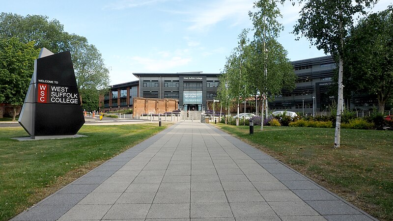 File:West Suffolk College - The Gateway.jpg