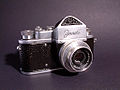 Фотокамера «Зенит» 1952 року (перша під цією маркою) з об'єктивом «Индустар-22»