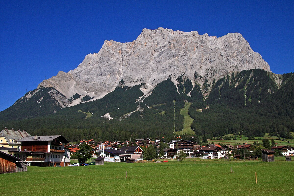 1200px-Zugspitze_2.JPG