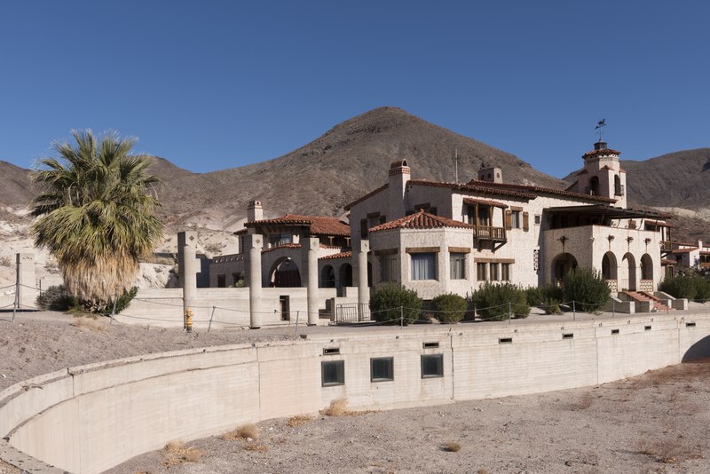 File:"Scotty's Castle" in Death Valley, California LCCN2013630986.tif