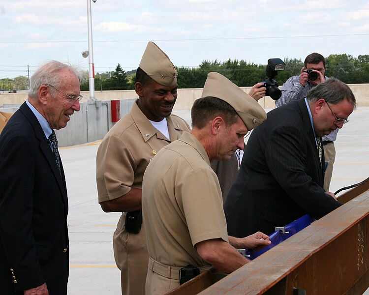 File:'Topping off' ceremony 090824-N-HA320-006.jpg