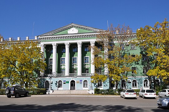 Комсомольск на амуре амурские. Амурская таможня Комсомольск на Амуре. Здания Комсомольск на Амуре. Горсовет Комсомольск на Амуре.