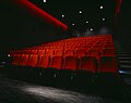 Sitzreihen eines kleinen Kinosaals in Yokohama
