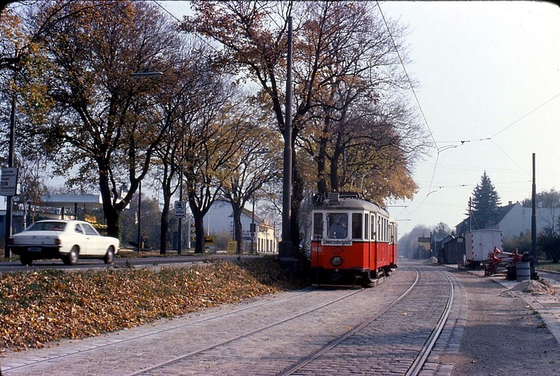 File:046R31001178 Typ M 4032, Linie 71, Simmeringer Hauptstrasse, Allerheiligen Nov. 1978.jpg