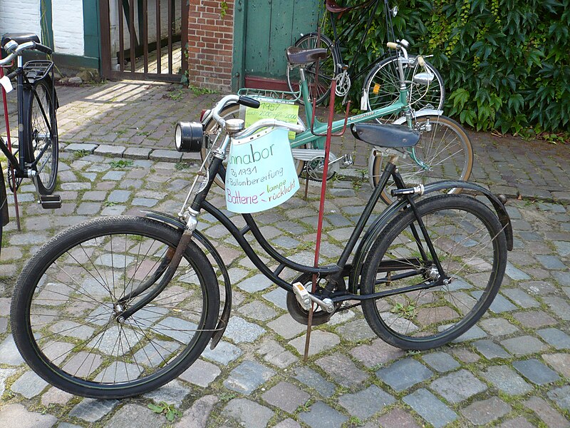 File:1931 balloon tire bike.jpg