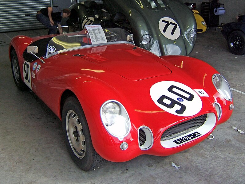 File:1953 OSCA MT4-2AD (rebodied), Donington pits.jpg