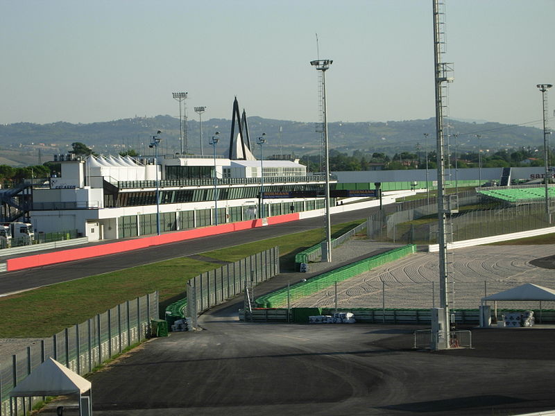 File:2007-08-26 Rettilineo iniziale del Misano World Circuit (Misano Adriatico).jpg