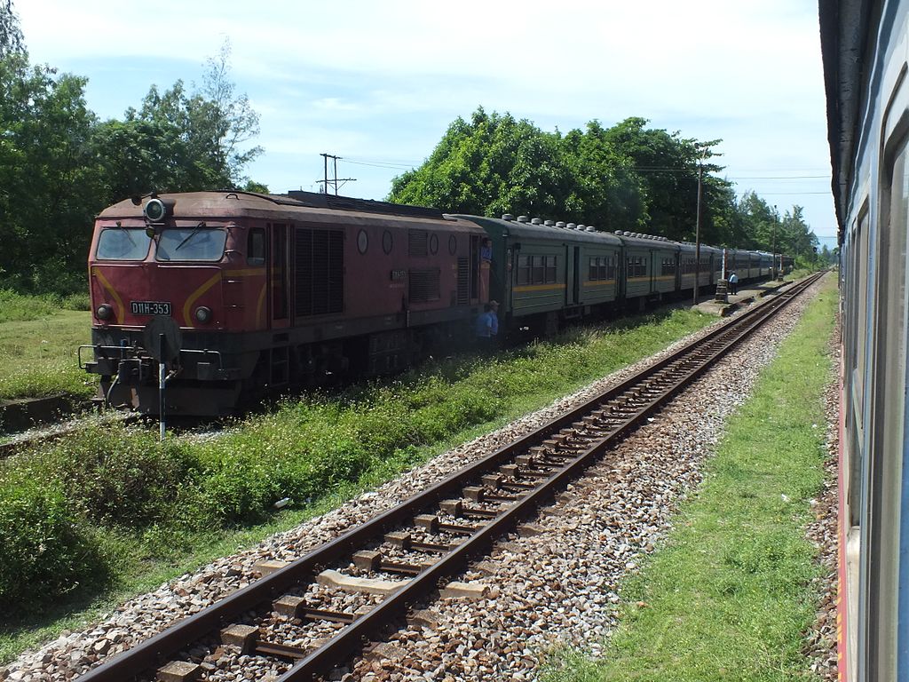 2013-07-16 North–South Railway (Vietnam) DSCF9779 D11H-353