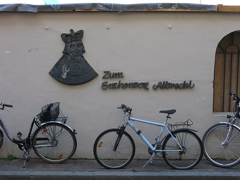 File:2020-07-31 Relief des früheren Restaurants "Zum Erzherzog Albrecht" in der Freiburger Universitätsstraße.jpg