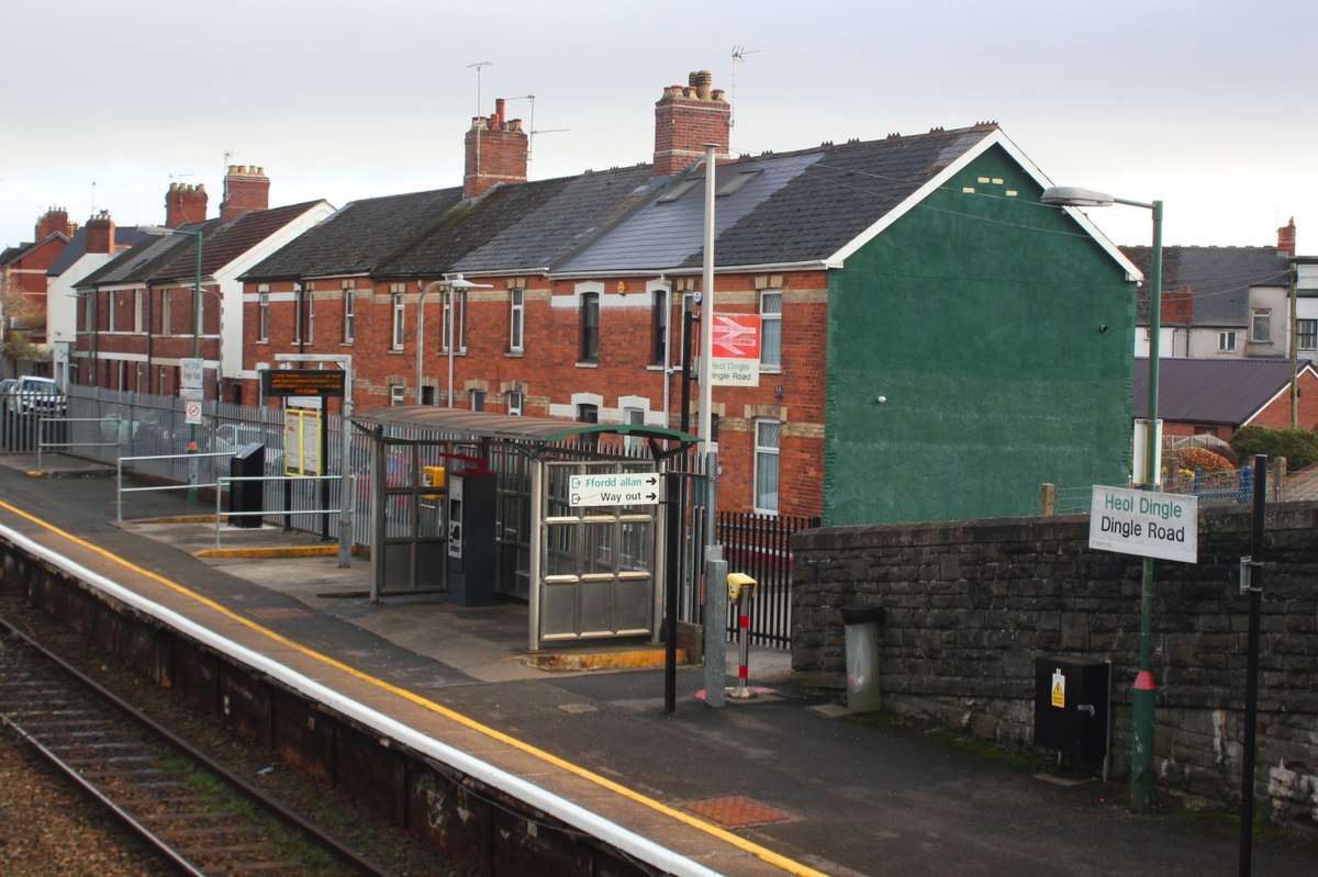 Suburban station. Wallgate Thrii. Taunton rent.