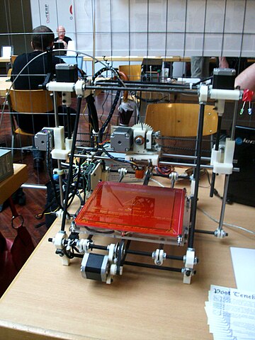 image of 3D printer during the Rencontres mondiales du logiciel libre 2012, Geneva. Image courtesy of Wikimedia Commons.