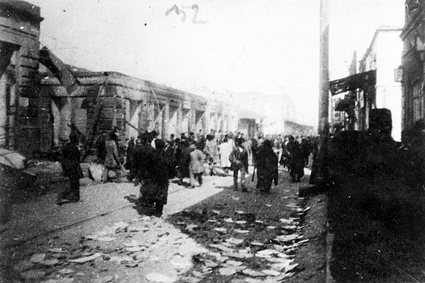 Bazarnaya Street (modern day Azerbaijan Avenue) during the March days in 1918.