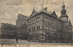 AK Nordhausen, Rathaus und Nikolaikirche (um 1900).jpg