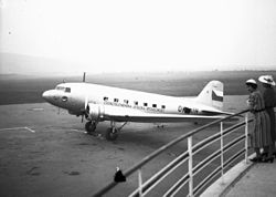 Douglas DC-3 ČLS imatrikulace OK-AIH na budapešťském Letišti Budaörs v roce 1939