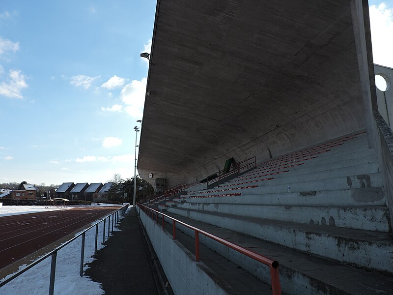 File:Aanzicht tribune Koning Boudewijnstadion in Kessel-Lo (een deelgemeente van Leuven) (3).jpg