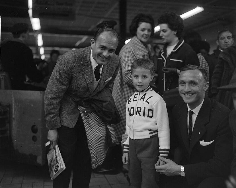 Di Stéfano met zijn vriend en ploeggenoot José Santamaría op Luchthaven Schiphol (1962)