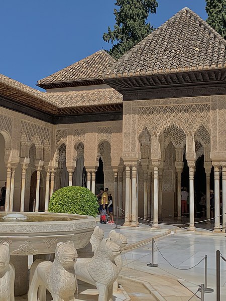 File:Alhambra patio de Los leones.jpg