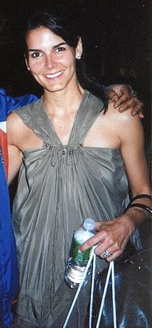 Descrição da imagem de Angie Harmon cropped.jpg.