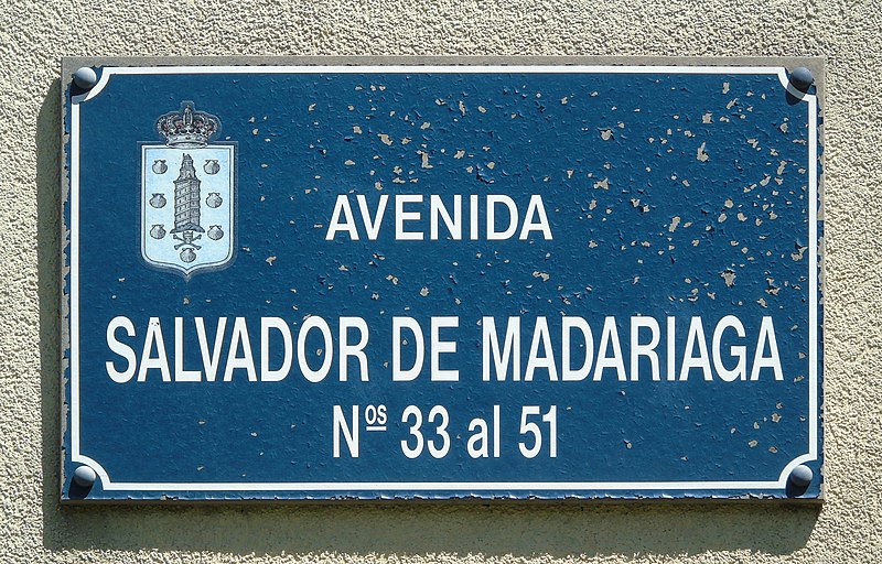 File:Avenida Salvador de Madariaga.002 - A Coruña.jpg