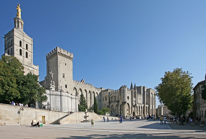 File:Avignon, Palais des Papes depuis la place devant le petit Palais by JM Rosier.jpg