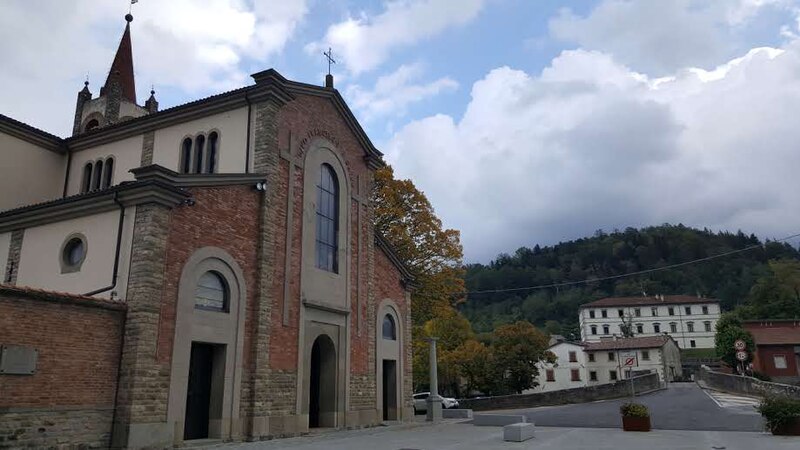 File:Bagno di Romagna (FC) - frazione San Piero in Bagno - chiesa di San Francesco - scorcio.jpg