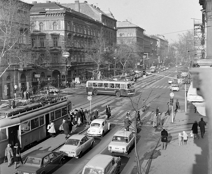 File:Bajcsy-Zsilinszky út a Nyugati (Marx) tér felé nézve, balra a Kálmán Imre utca. Fortepan 98760.jpg